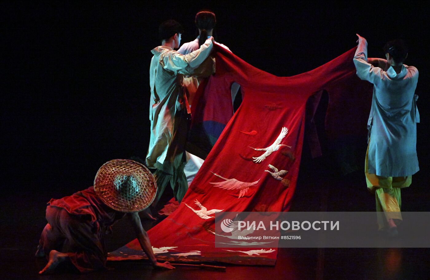 Спектакль "Чайное заклинание"