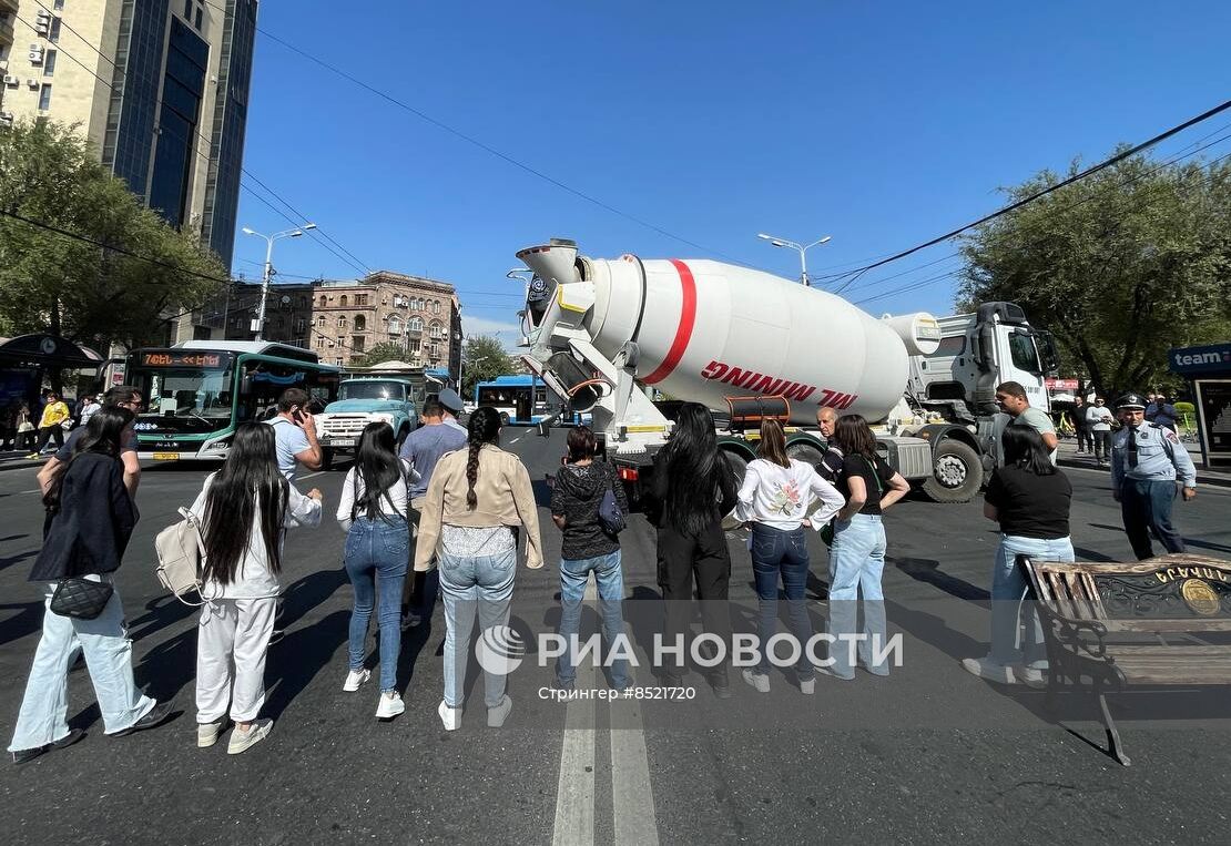 Протесты в Ереване на фоне эскалации в Нагорном Карабахе