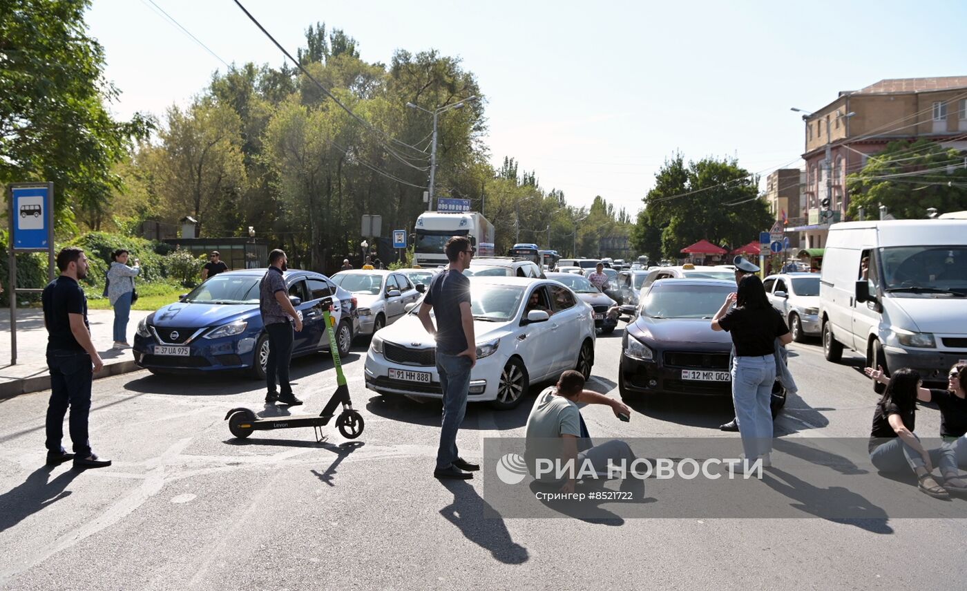 Протесты в Ереване на фоне эскалации в Нагорном Карабахе