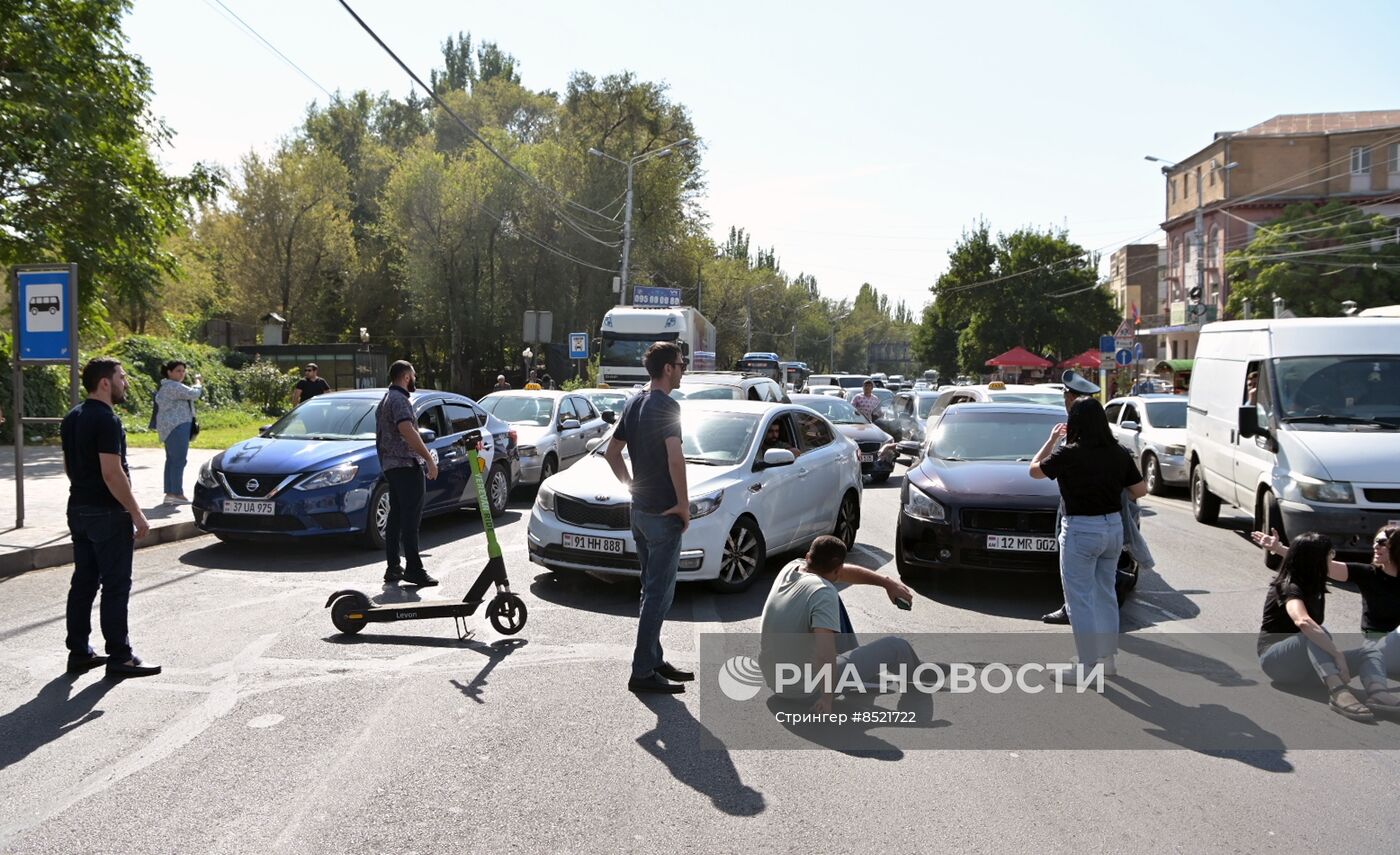 Протесты в Ереване на фоне эскалации в Нагорном Карабахе