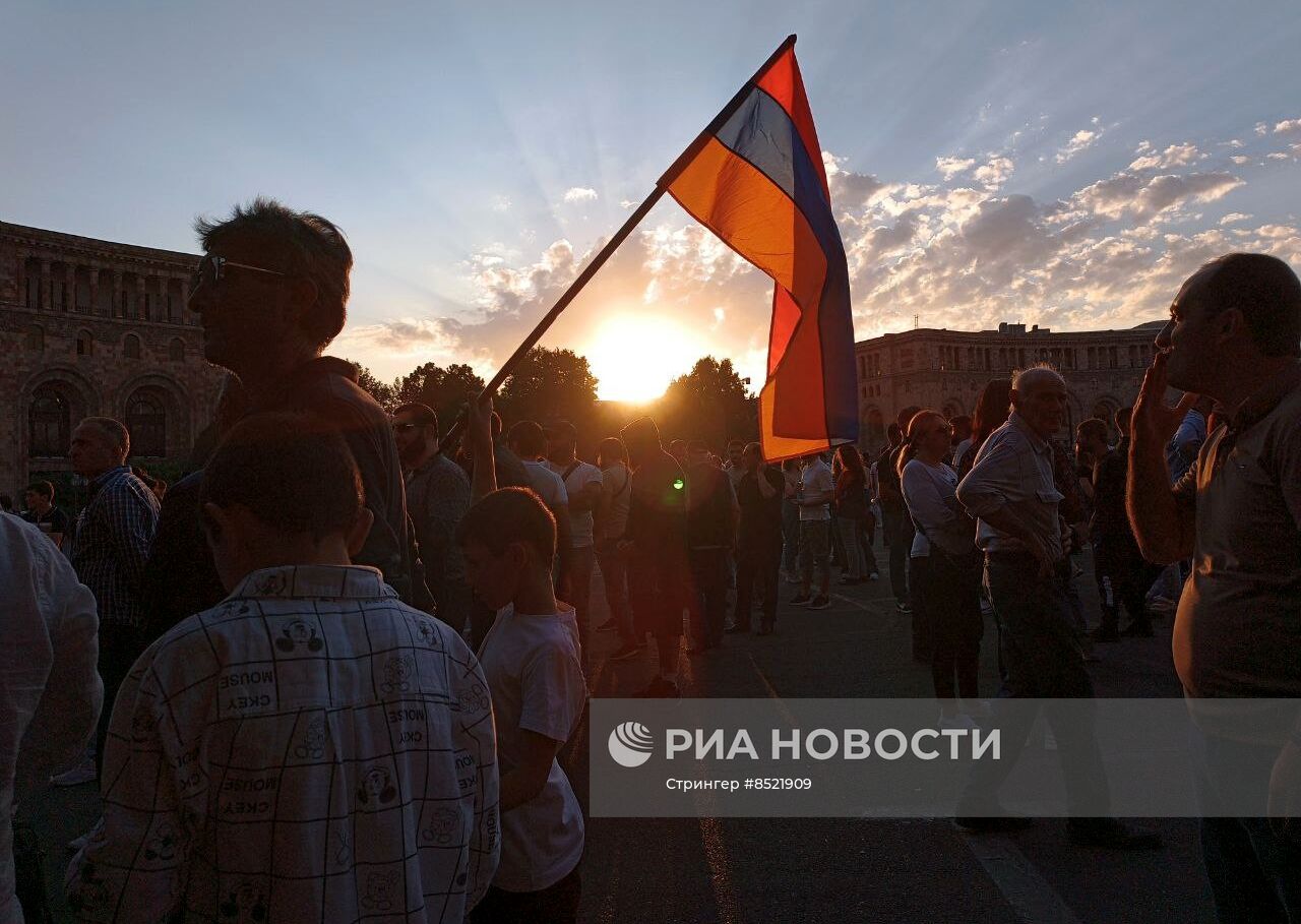 Протесты в Ереване на фоне эскалации в Нагорном Карабахе