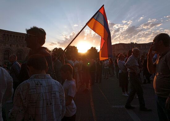 Протесты в Ереване на фоне эскалации в Нагорном Карабахе