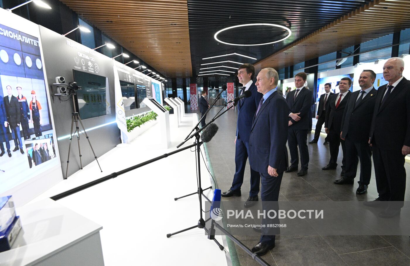 Рабочая поездка президента РФ В. Путина в Великий Новгород