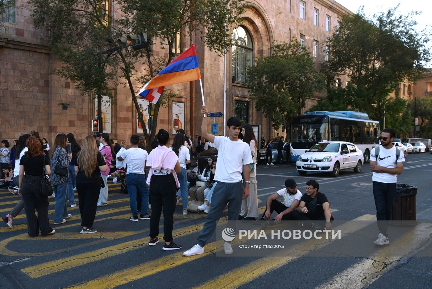 Протесты в Ереване на фоне эскалации в Нагорном Карабахе