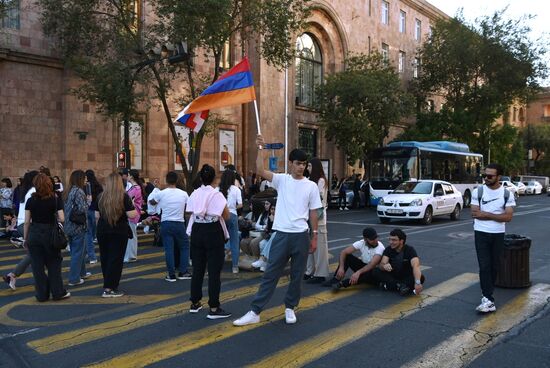 Протесты в Ереване на фоне эскалации в Нагорном Карабахе