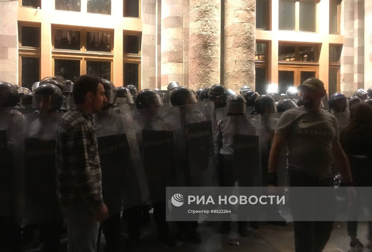 Протесты в Ереване на фоне эскалации в Нагорном Карабахе