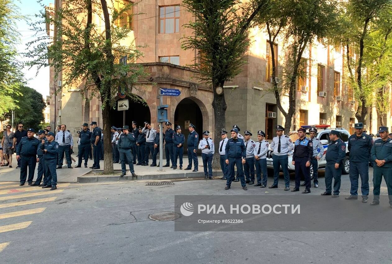 Протесты в Армении на фоне эскалации в Нагорном Карабахе