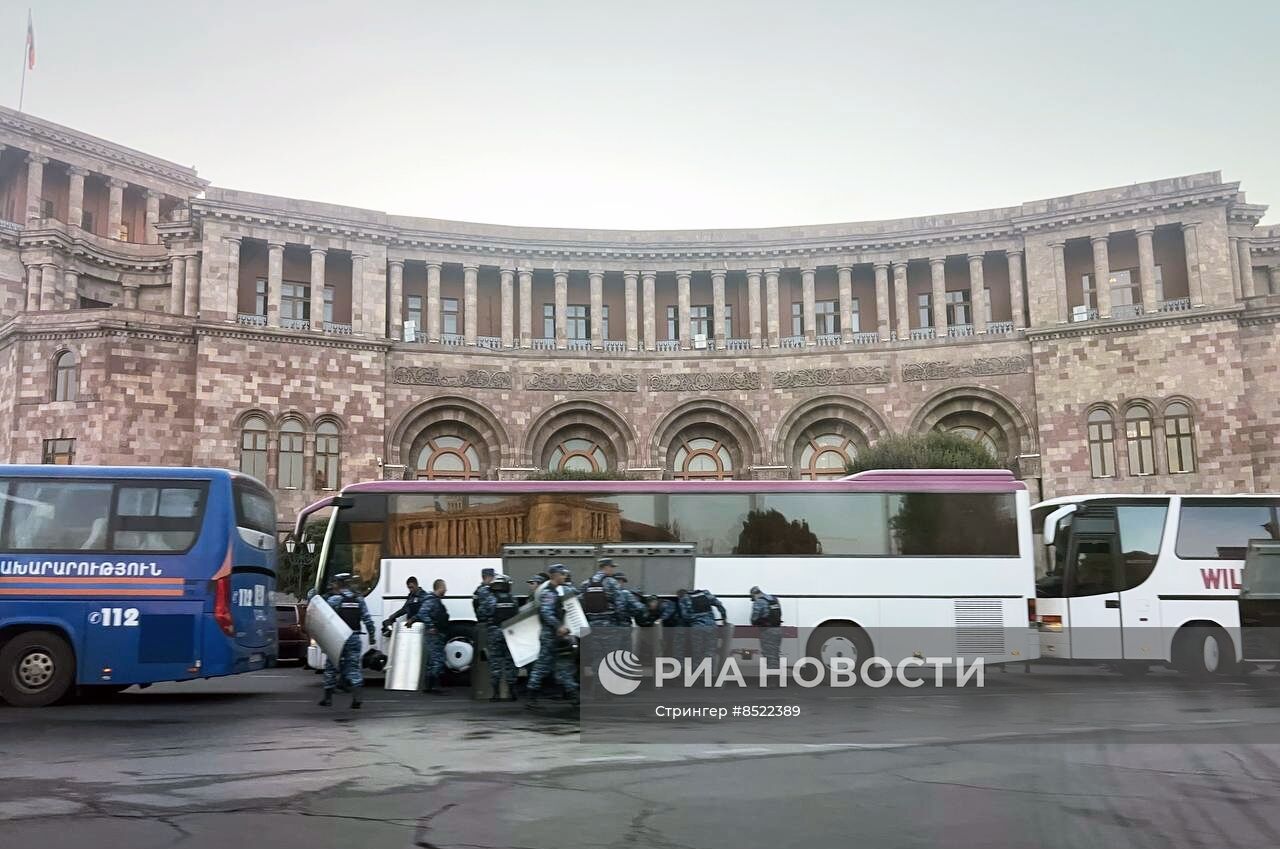 Протесты в Армении на фоне эскалации в Нагорном Карабахе