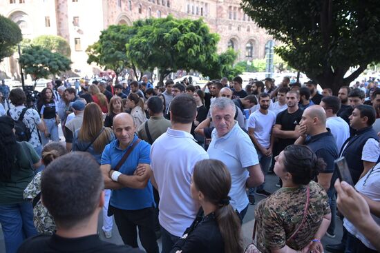 Протесты в Армении на фоне эскалации в Нагорном Карабахе 