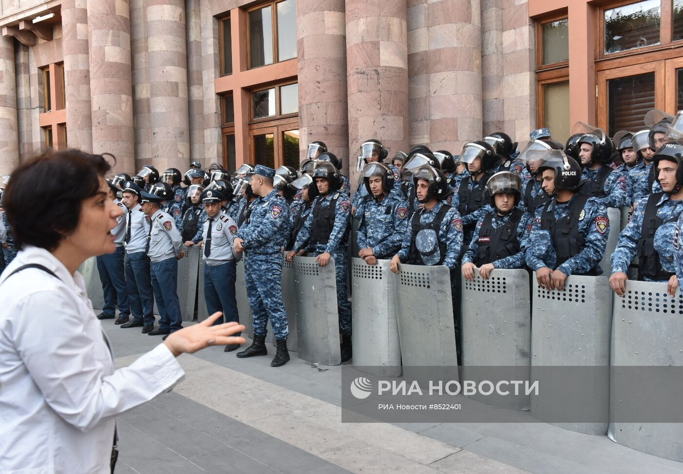 Протесты в Армении на фоне эскалации в Нагорном Карабахе 