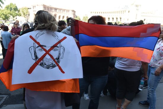 Протесты в Армении на фоне эскалации в Нагорном Карабахе 