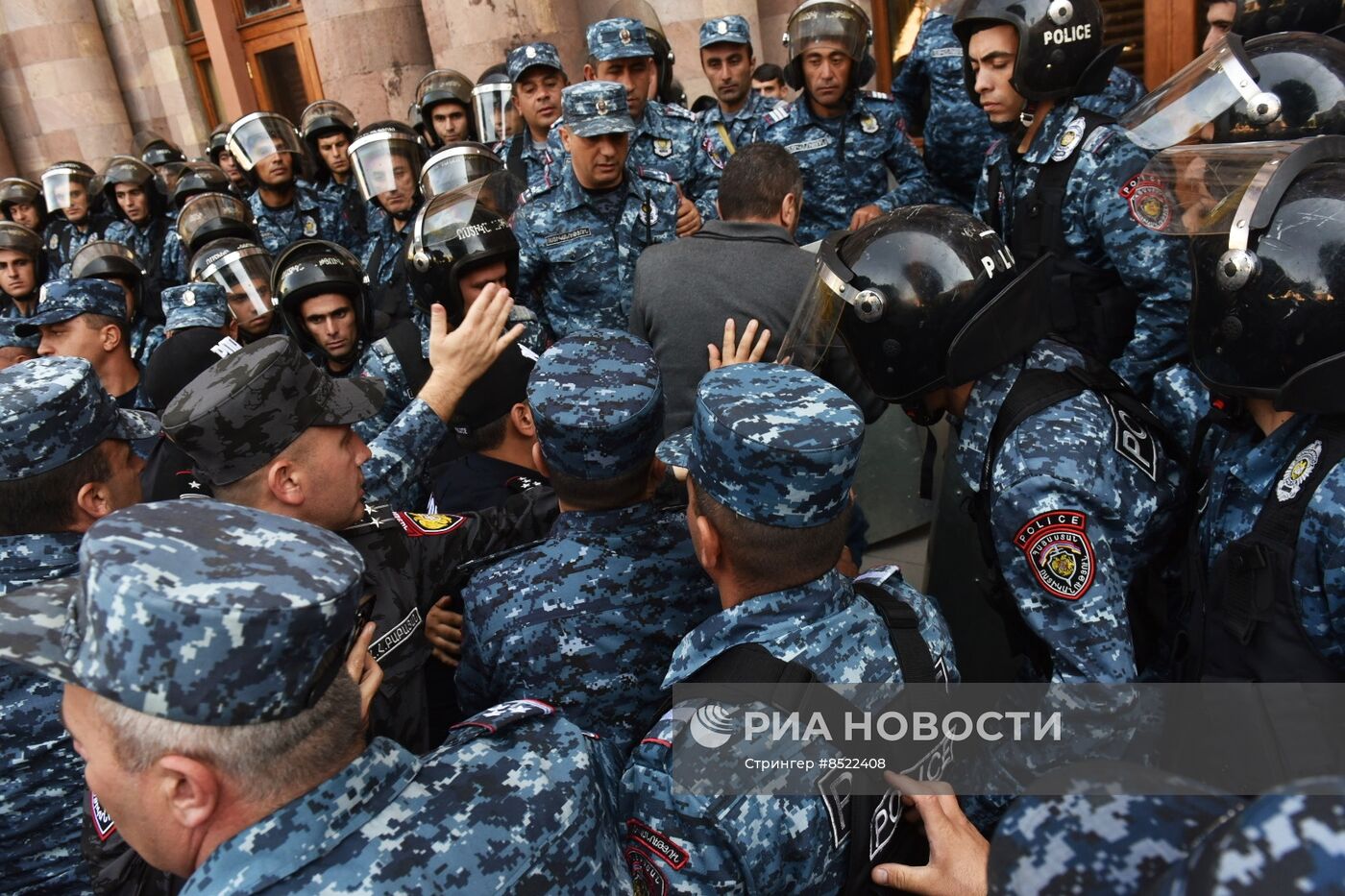 Протесты в Армении на фоне эскалации в Нагорном Карабахе 