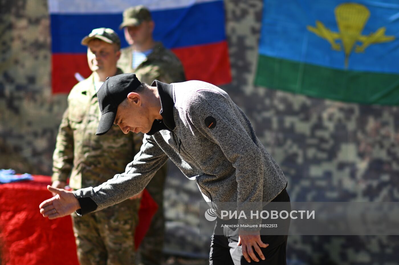 Актер И. Петренко посетил награждение бойцов десантно-штурмовой бригады ВС РФ