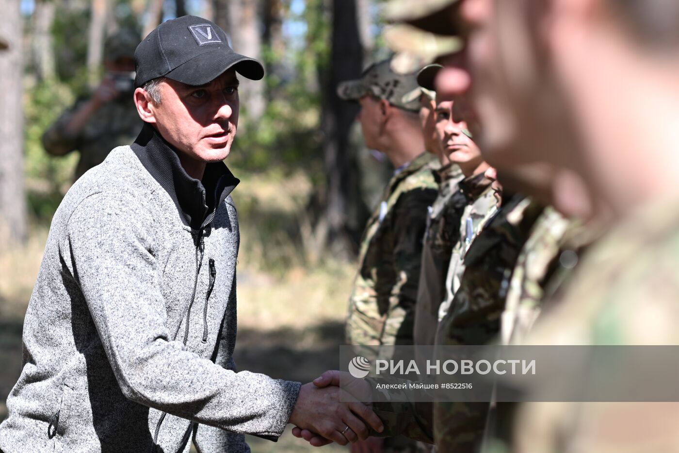 Актер И. Петренко посетил награждение бойцов десантно-штурмовой бригады ВС РФ