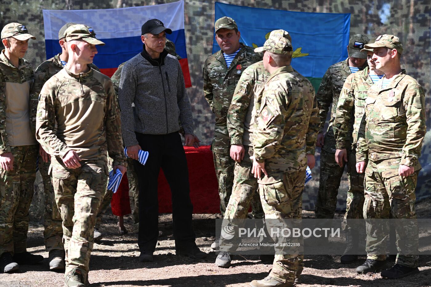 Актер И. Петренко посетил награждение бойцов десантно-штурмовой бригады ВС РФ