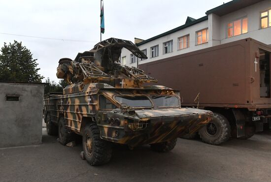 ВС Азербайджана показали переданное силами Карабаха вооружение