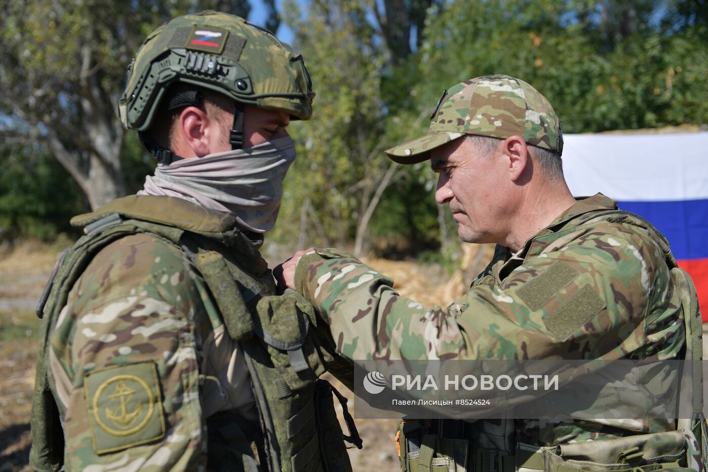 Полевое награждение морпехов ЧФ в Запорожской области