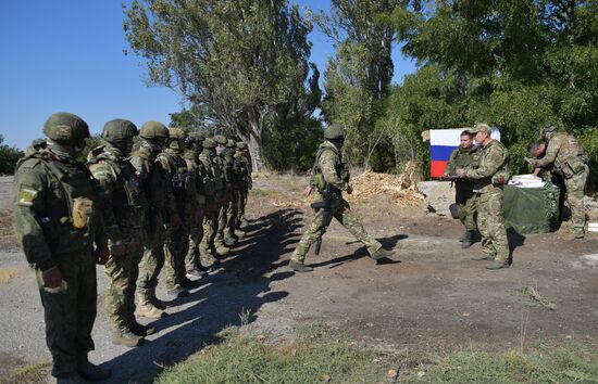 Полевое награждение морпехов ЧФ в Запорожской области