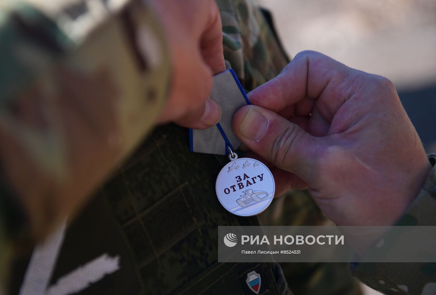 Полевое награждение морпехов ЧФ в Запорожской области