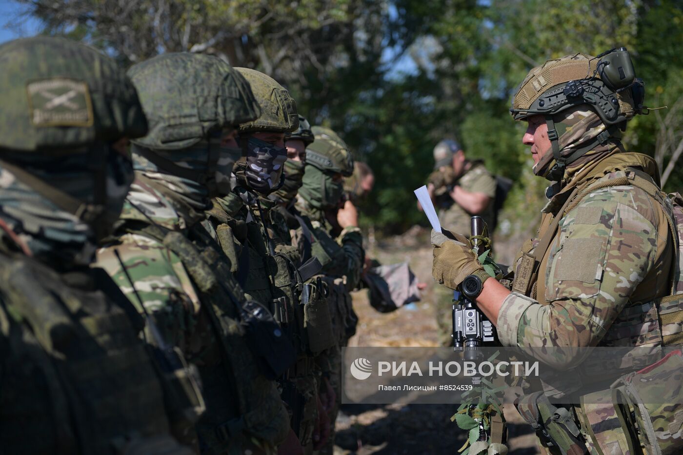 Полевое награждение морпехов ЧФ в Запорожской области