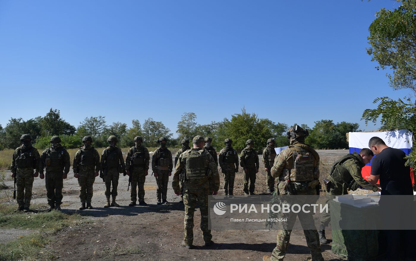 Полевое награждение морпехов ЧФ в Запорожской области