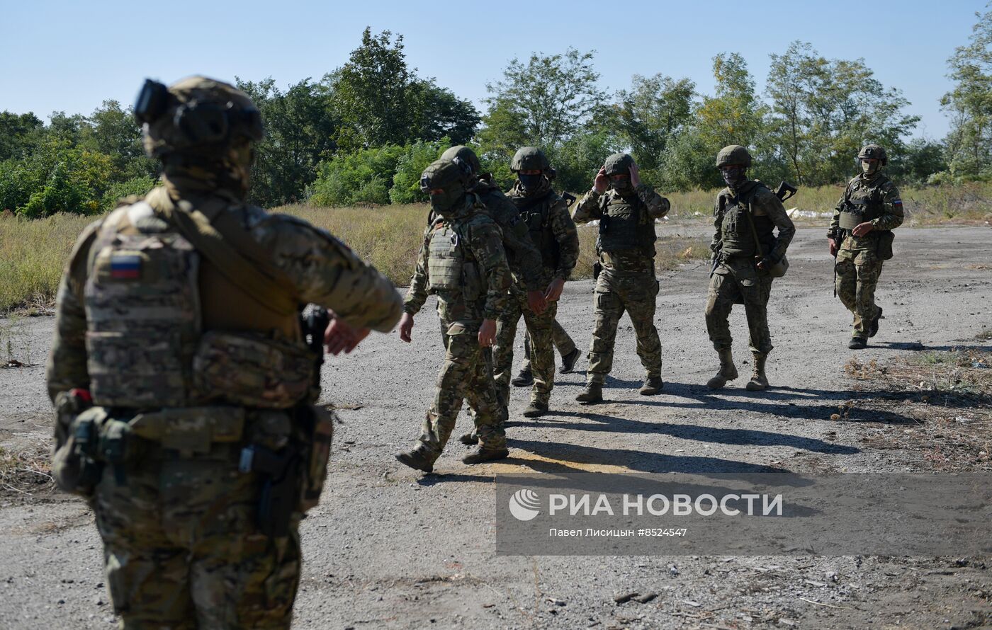 Полевое награждение морпехов ЧФ в Запорожской области