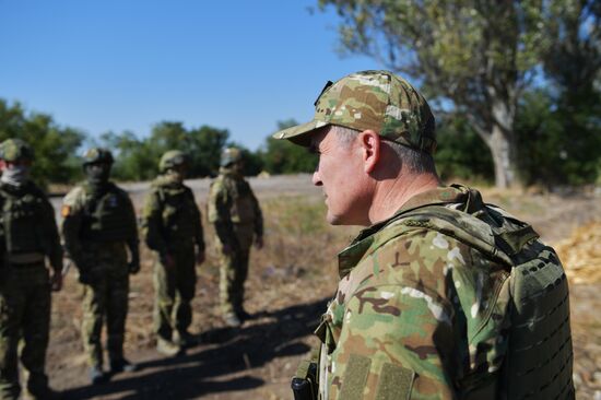 Полевое награждение морпехов ЧФ в Запорожской области