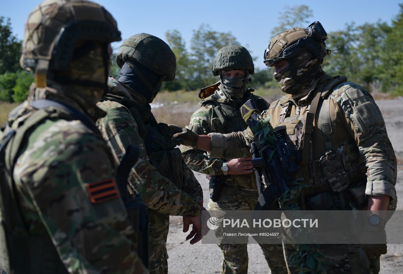 Полевое награждение морпехов ЧФ в Запорожской области