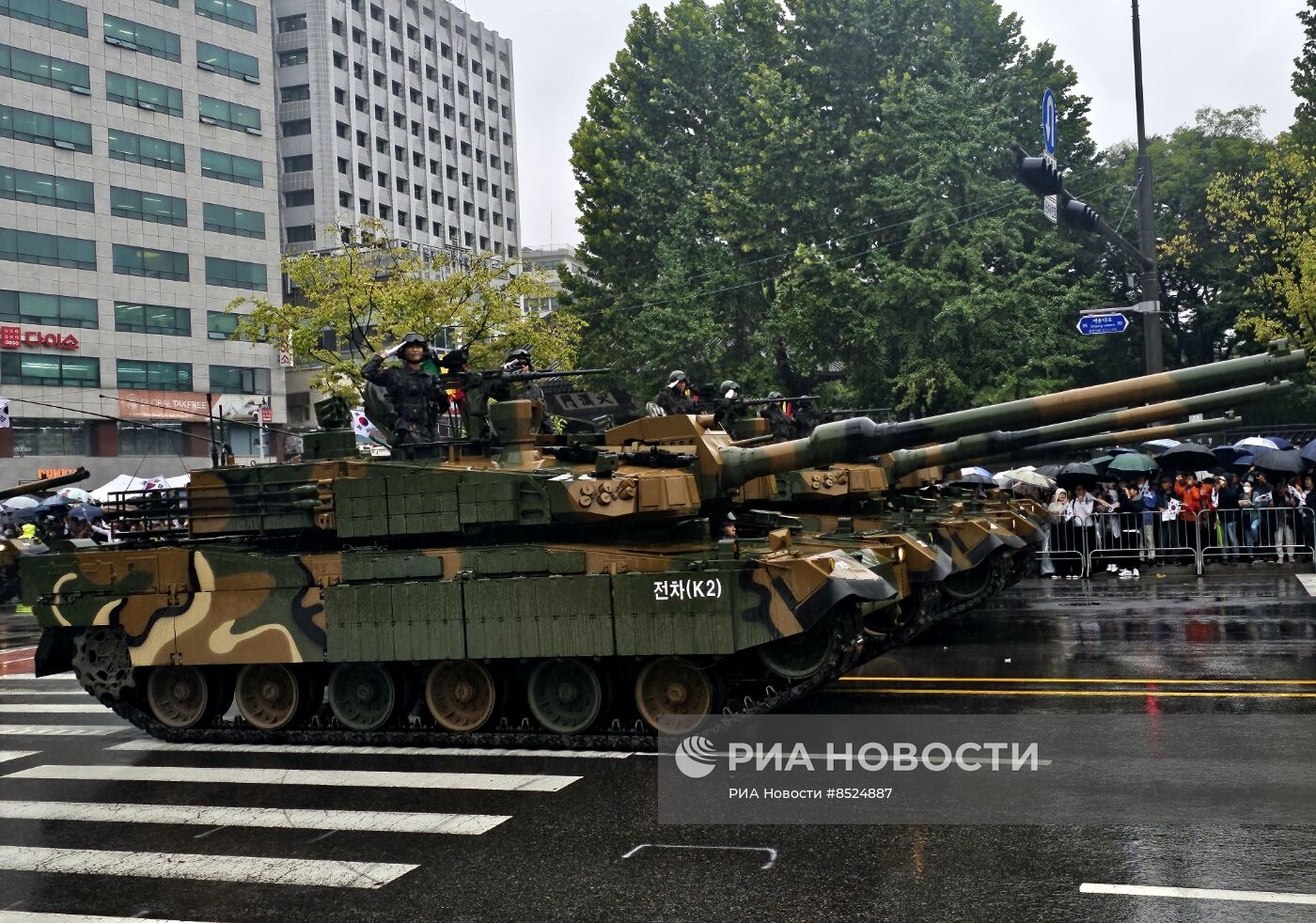 В Южной Корее прошел первый за десять лет военный парад