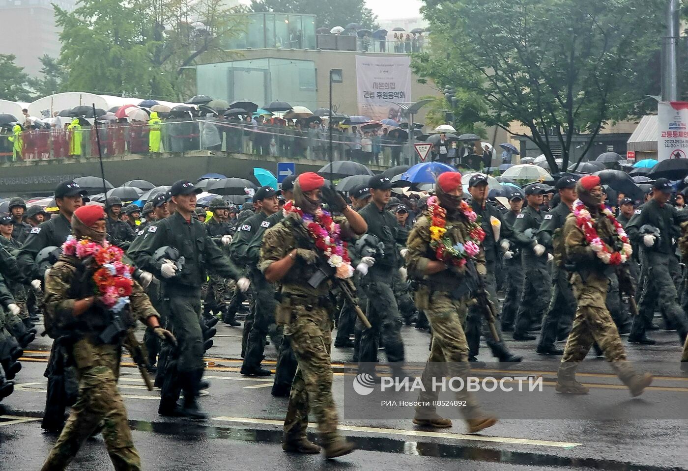 В Южной Корее прошел первый за десять лет военный парад