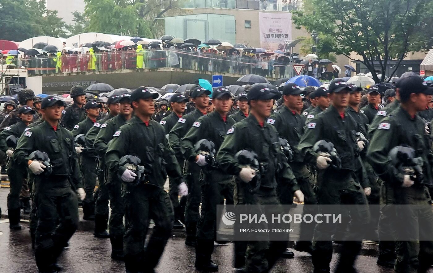 В Южной Корее прошел первый за десять лет военный парад