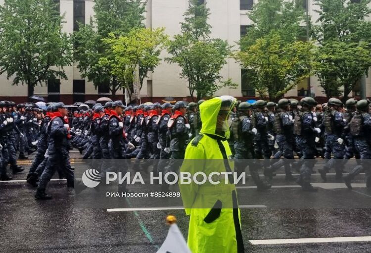 В Южной Корее прошел первый за десять лет военный парад