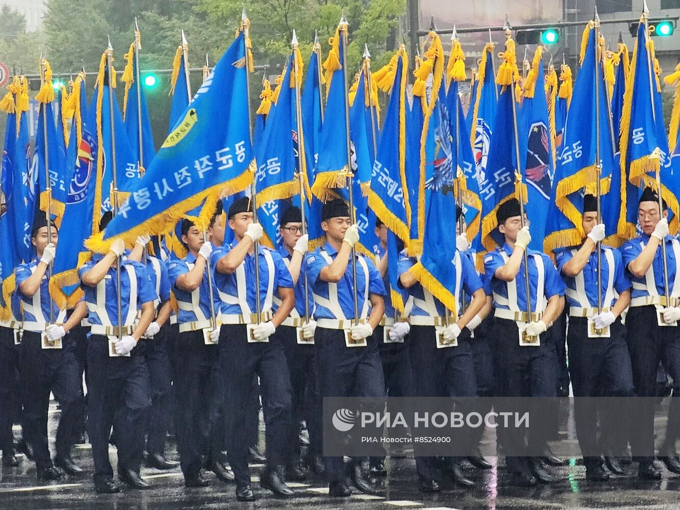 В Южной Корее прошел первый за десять лет военный парад
