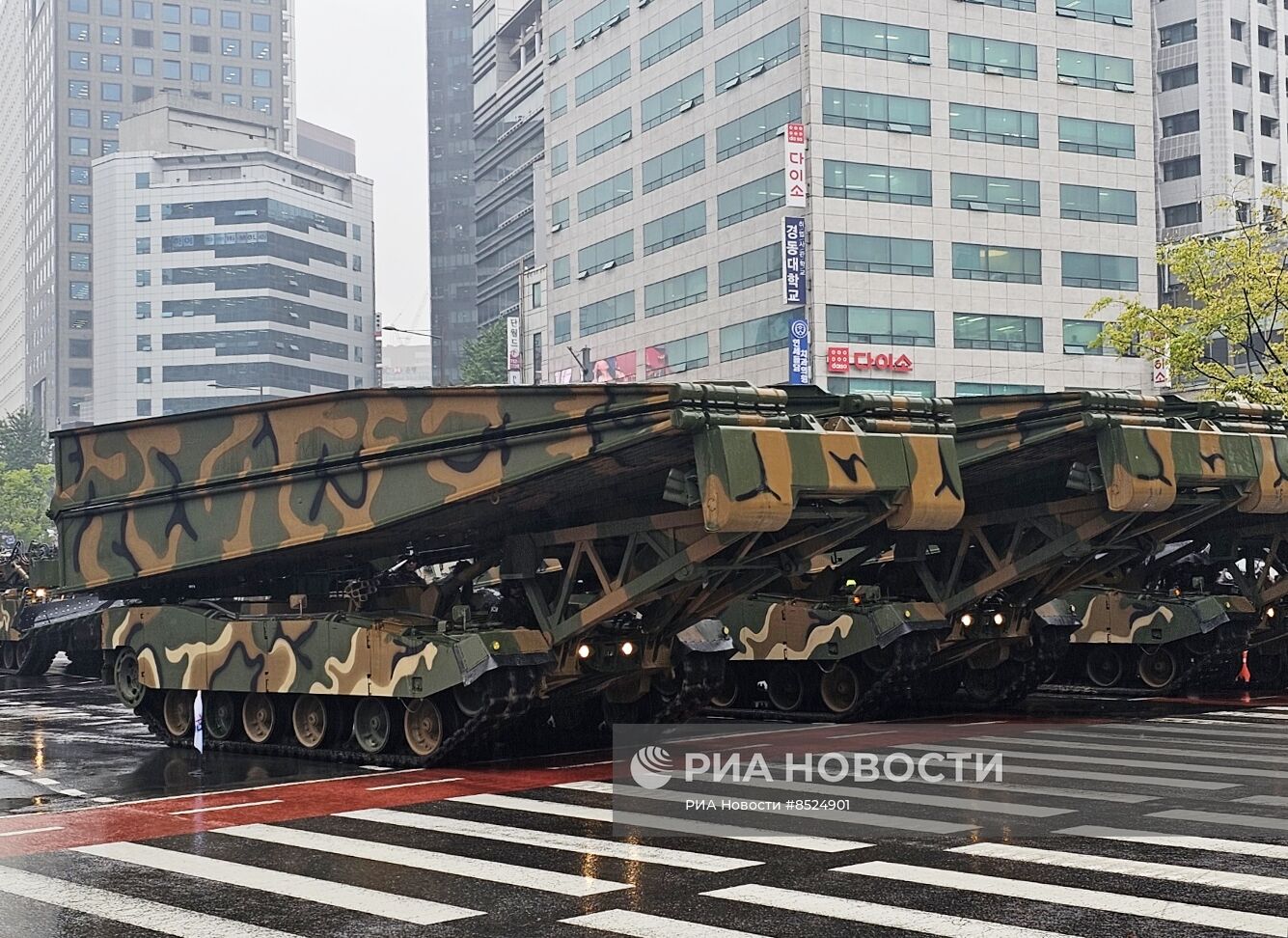 В Южной Корее прошел первый за десять лет военный парад