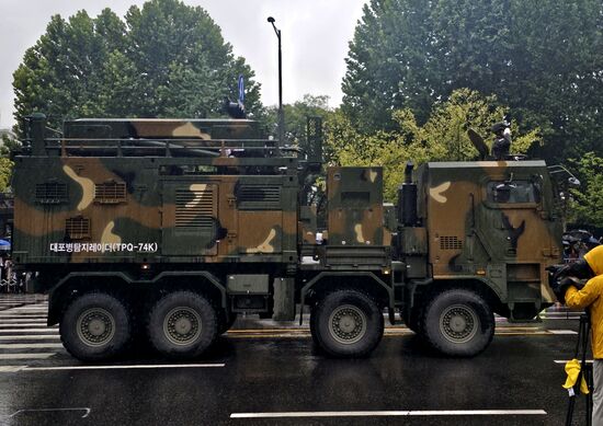 В Южной Корее прошел первый за десять лет военный парад