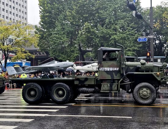 В Южной Корее прошел первый за десять лет военный парад