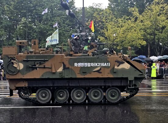 В Южной Корее прошел первый за десять лет военный парад