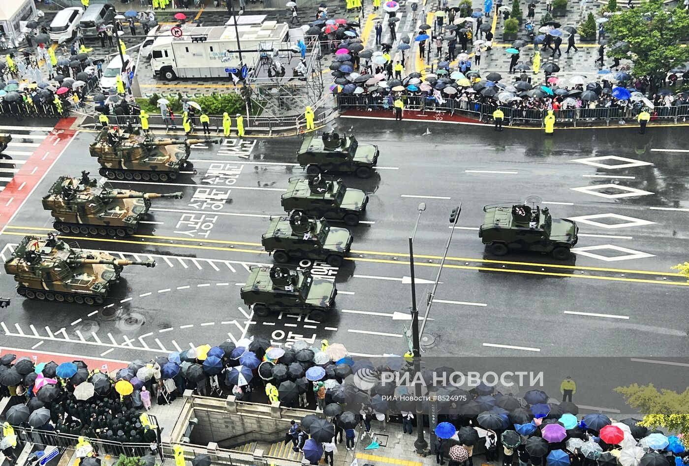 В Южной Корее прошел первый за десять лет военный парад