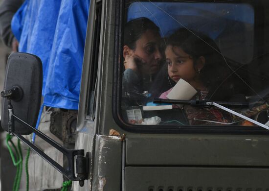 Эвакуация беженцев из Нагорного Карабаха