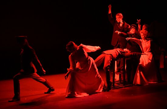 Спектакль "Занавес" на сцене МХТ имени А.П. Чехова