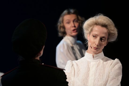 Спектакль "Занавес" на сцене МХТ имени А.П. Чехова