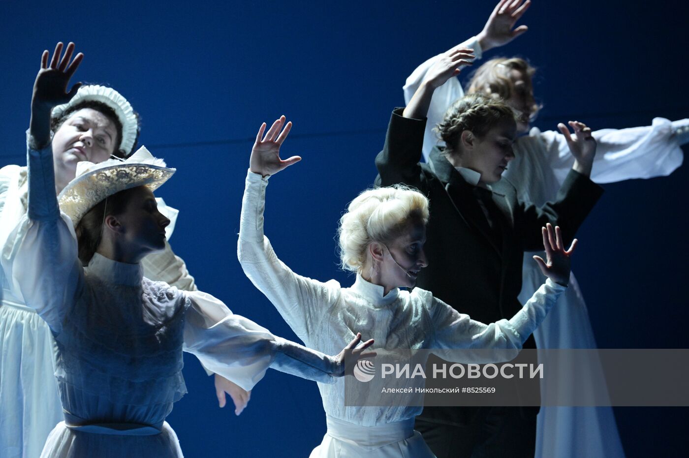 Спектакль "Занавес" на сцене МХТ имени А.П. Чехова