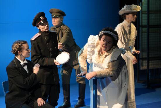 Спектакль "Занавес" на сцене МХТ имени А.П. Чехова