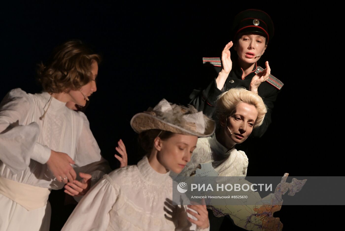 Спектакль "Занавес" на сцене МХТ имени А.П. Чехова