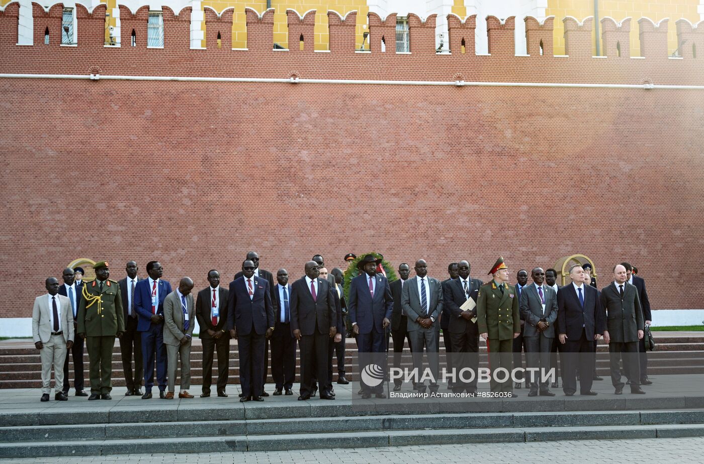 Президент Южного Судана Салва Киир возложил цветы к Могиле Неизвестного Солдата