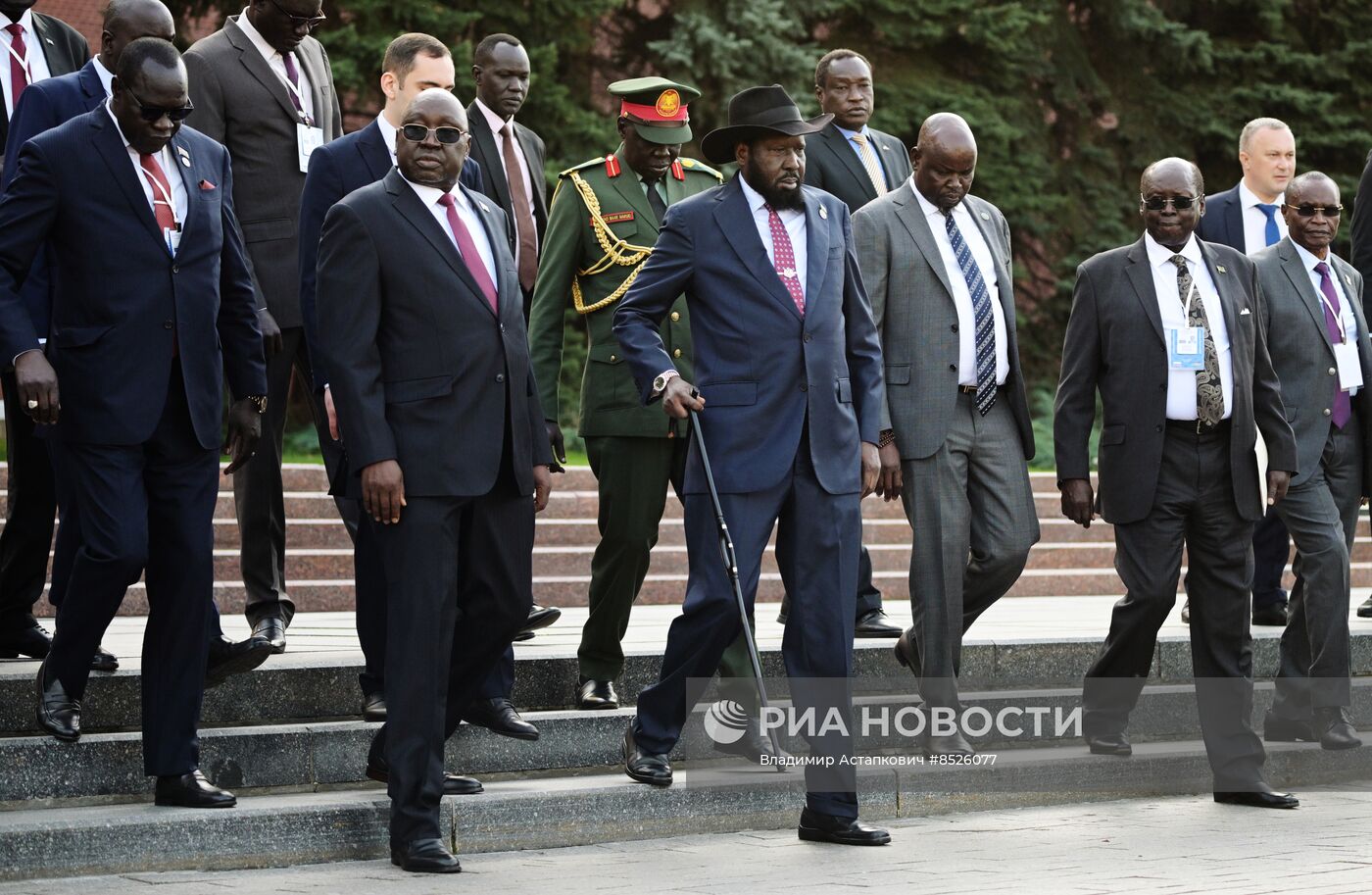 Президент Южного Судана Салва Киир возложил цветы к Могиле Неизвестного Солдата