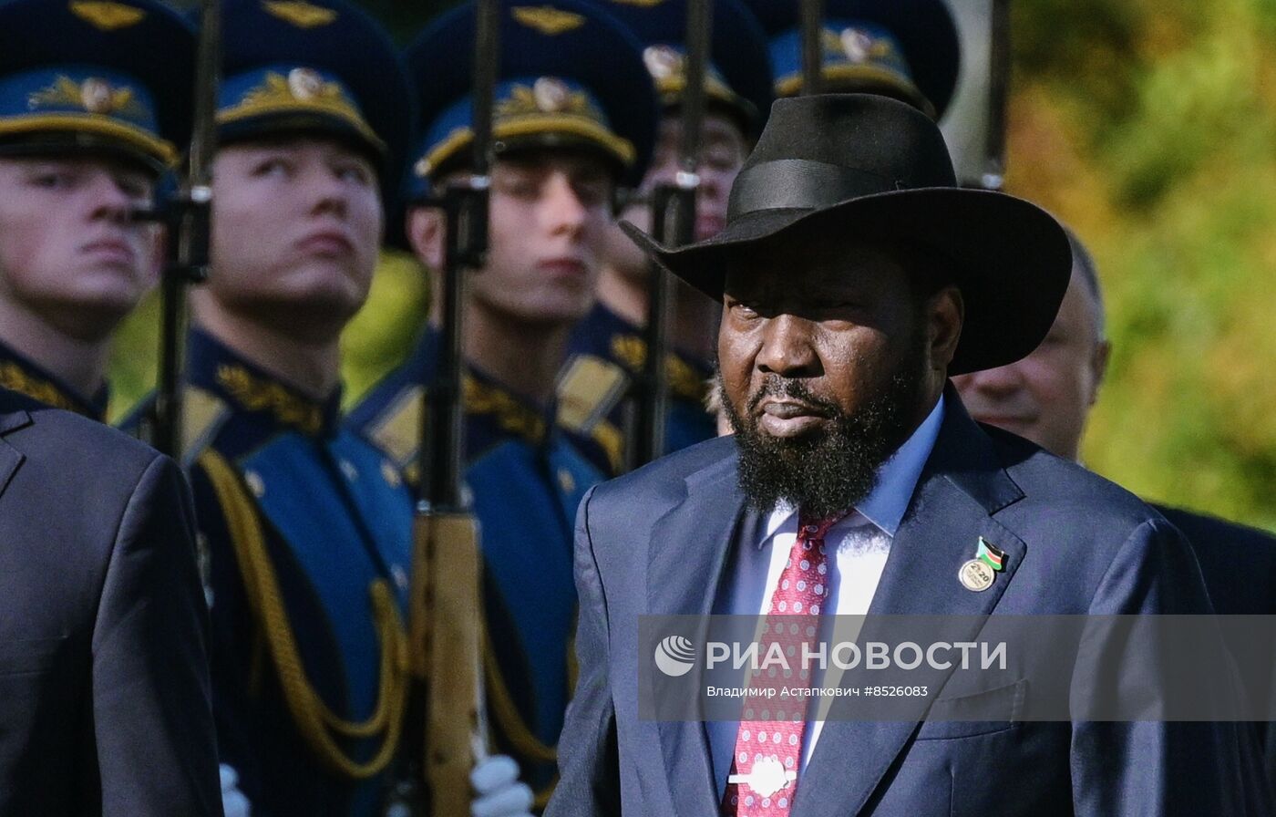 Президент Южного Судана Салва Киир возложил цветы к Могиле Неизвестного Солдата