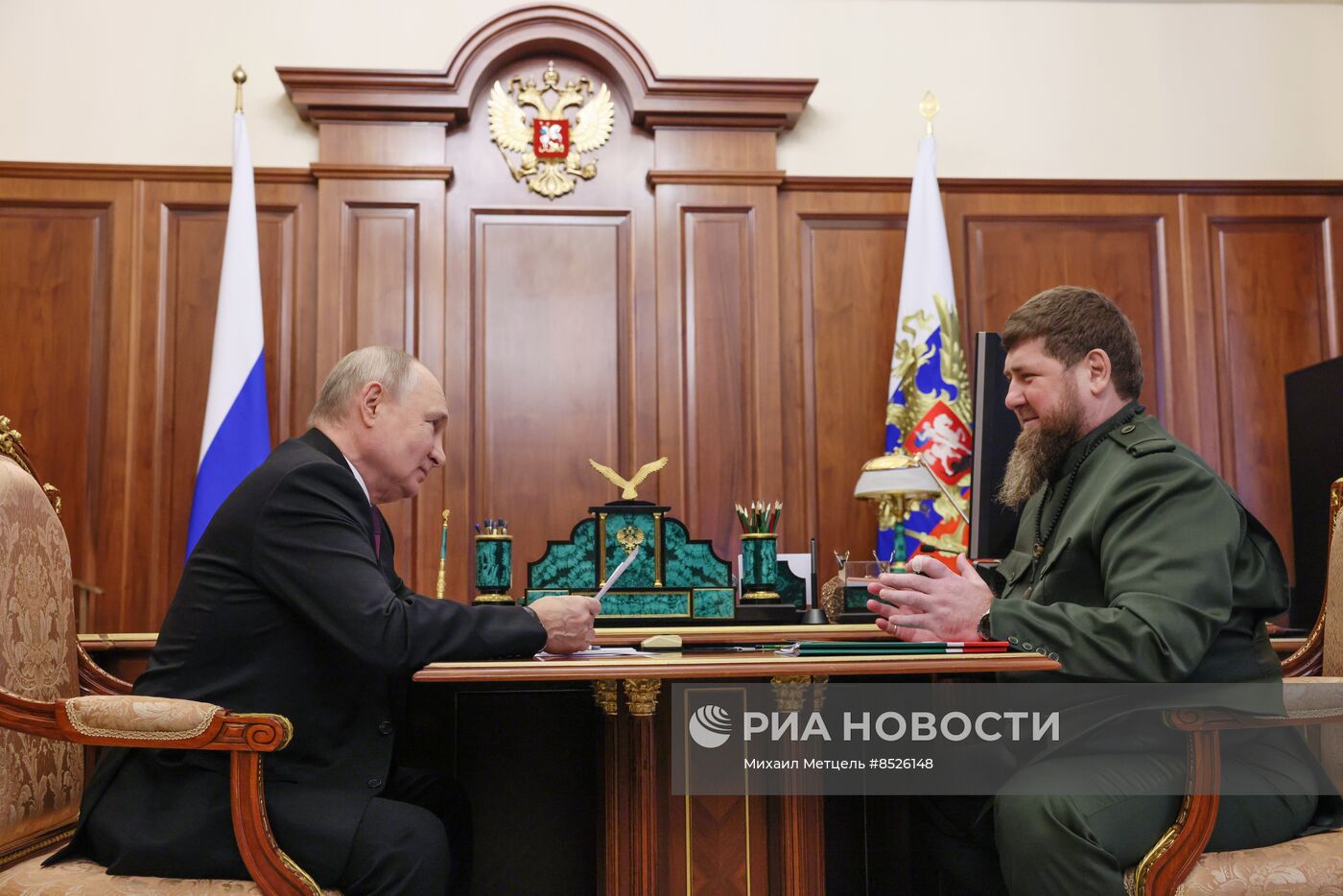 Президент РФ В. Путин провел встречу с главой Чечни Р. Кадыровым