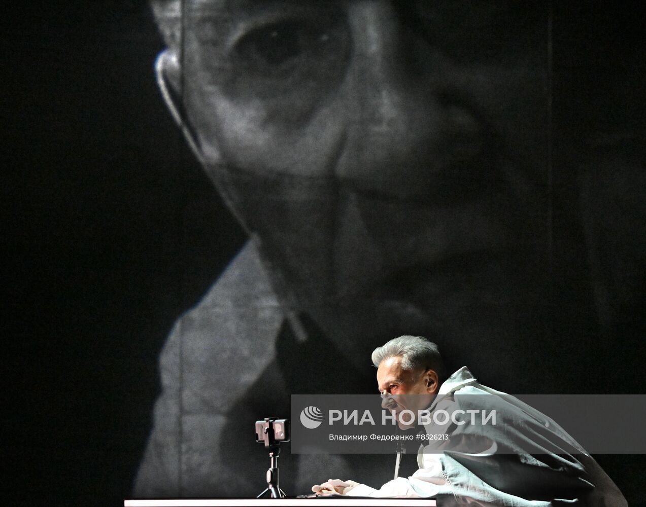 Спектакль "Комната Адлера" в театре им. М.Н. Ермоловой