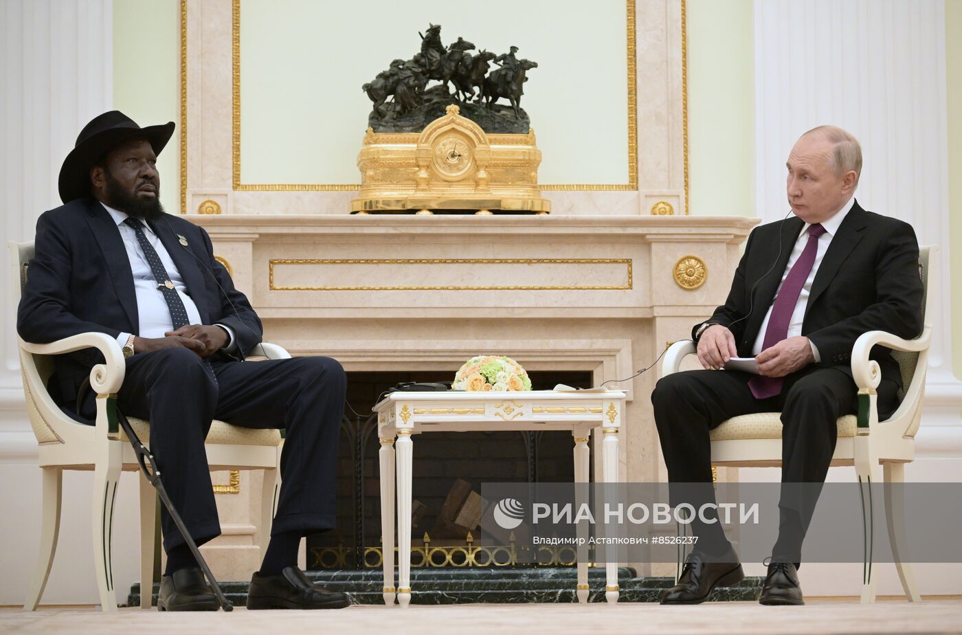 Президент РФ В. Путин провел переговоры с президентом Южного Судана С. Кииром